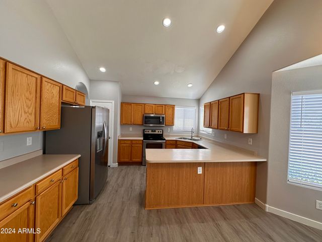 6525 W LARIAT Lane, Phoenix, AZ 85083