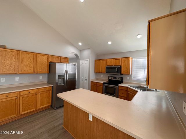 6525 W LARIAT Lane, Phoenix, AZ 85083