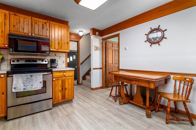 18 Greenbrier Road, Narragansett, RI 02882