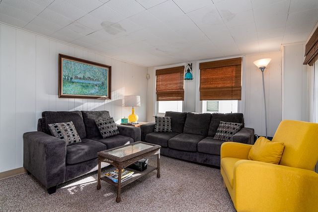 18 Greenbrier Road, Narragansett, RI 02882