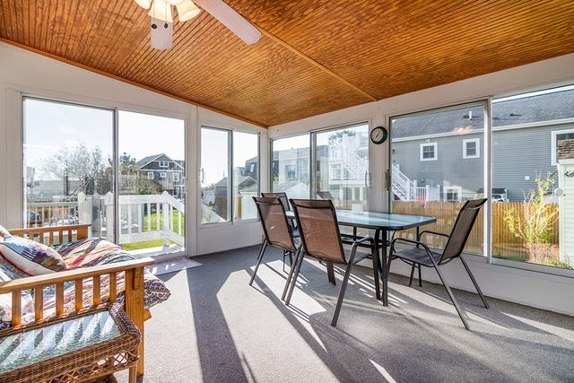 18 Greenbrier Road, Narragansett, RI 02882