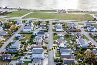18 Greenbrier Road, Narragansett, RI 02882