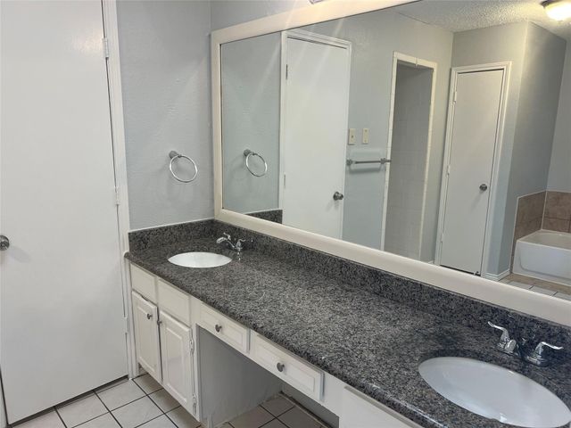 819 Lovingham Drive, Arlington, TX 76017