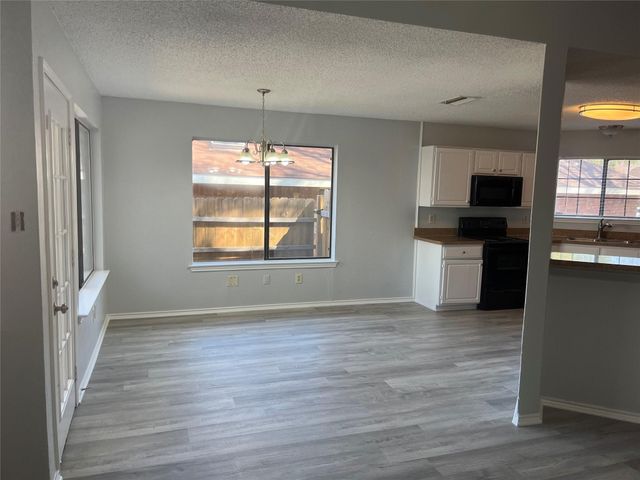 819 Lovingham Drive, Arlington, TX 76017