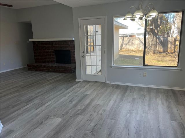 819 Lovingham Drive, Arlington, TX 76017