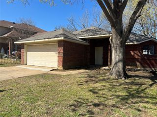 819 Lovingham Drive, Arlington, TX 76017