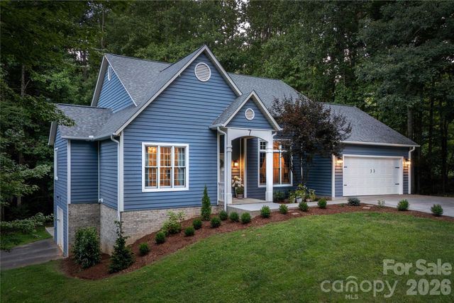 7 Oak Hollow Drive, Asheville, NC 28805