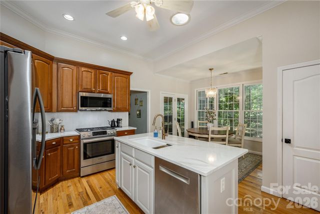 7 Oak Hollow Drive, Asheville, NC 28805