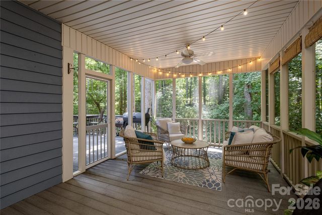 7 Oak Hollow Drive, Asheville, NC 28805