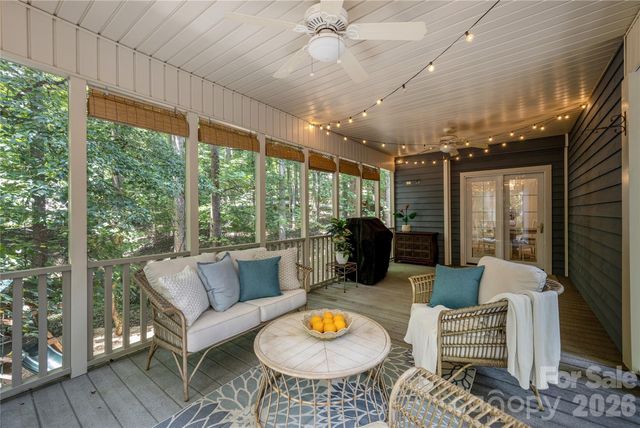 7 Oak Hollow Drive, Asheville, NC 28805