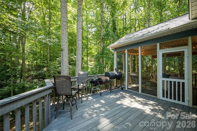7 Oak Hollow Drive, Asheville, NC 28805