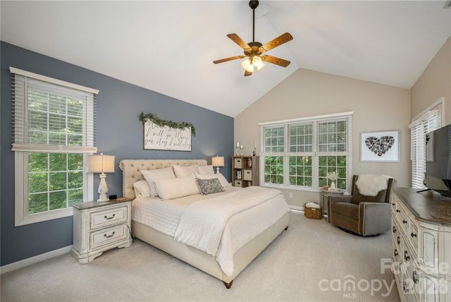 7 Oak Hollow Drive, Asheville, NC 28805