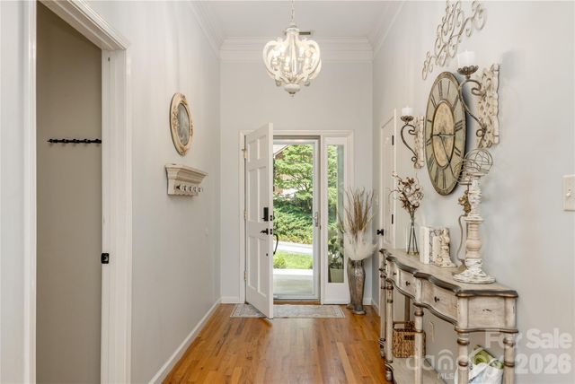 7 Oak Hollow Drive, Asheville, NC 28805