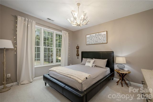 7 Oak Hollow Drive, Asheville, NC 28805