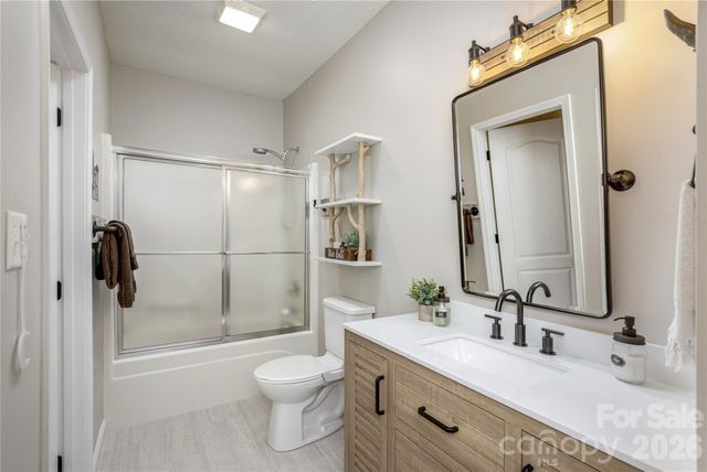 7 Oak Hollow Drive, Asheville, NC 28805