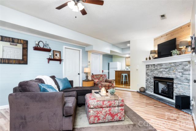7 Oak Hollow Drive, Asheville, NC 28805
