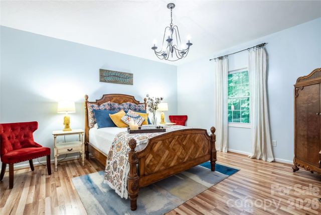 7 Oak Hollow Drive, Asheville, NC 28805