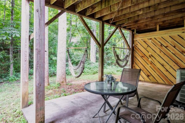 7 Oak Hollow Drive, Asheville, NC 28805