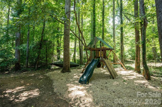 7 Oak Hollow Drive, Asheville, NC 28805