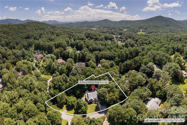 7 Oak Hollow Drive, Asheville, NC 28805