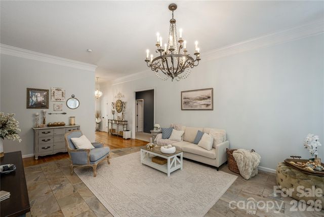 7 Oak Hollow Drive, Asheville, NC 28805