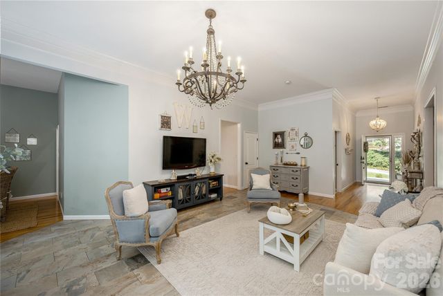 7 Oak Hollow Drive, Asheville, NC 28805