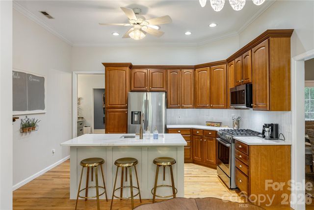 7 Oak Hollow Drive, Asheville, NC 28805