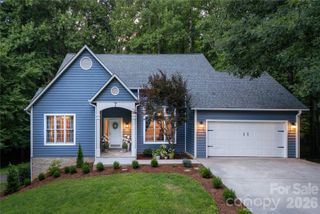 7 Oak Hollow Drive, Asheville, NC 28805