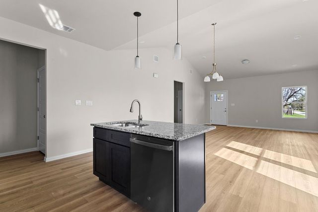 1840 E Broadway Avenue, Fort Worth, TX 76104