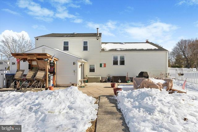 27 LINDLEY RD, Churchville, PA 18966