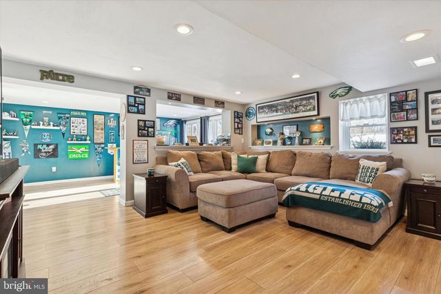 27 LINDLEY RD, Churchville, PA 18966