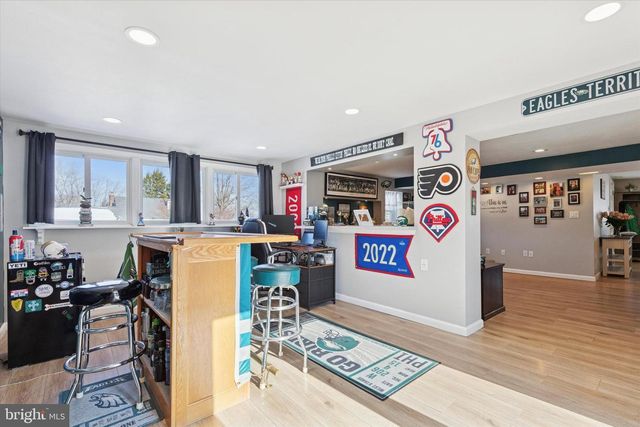 27 LINDLEY RD, Churchville, PA 18966