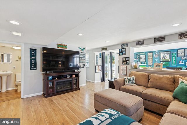 27 LINDLEY RD, Churchville, PA 18966