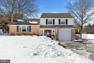 27 LINDLEY RD, Churchville, PA 18966