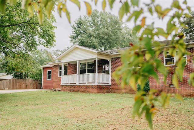 106 Brookwood Drive, Seneca, SC 29678