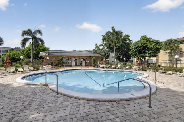 4299 NW 16th Street 101, Lauderhill, FL 33313