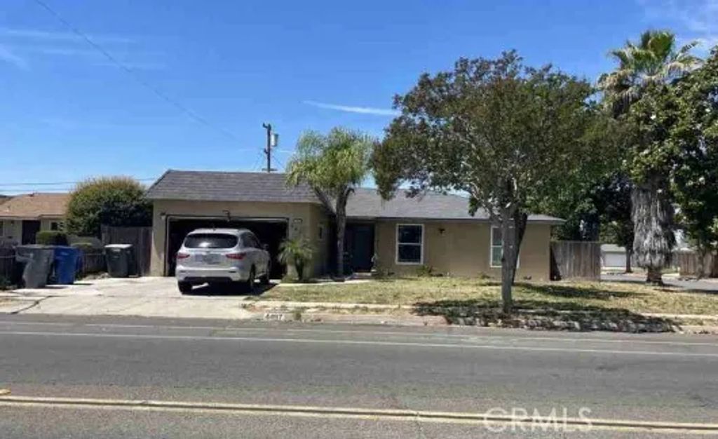 4497 N Chestnut, Fresno, CA 93726