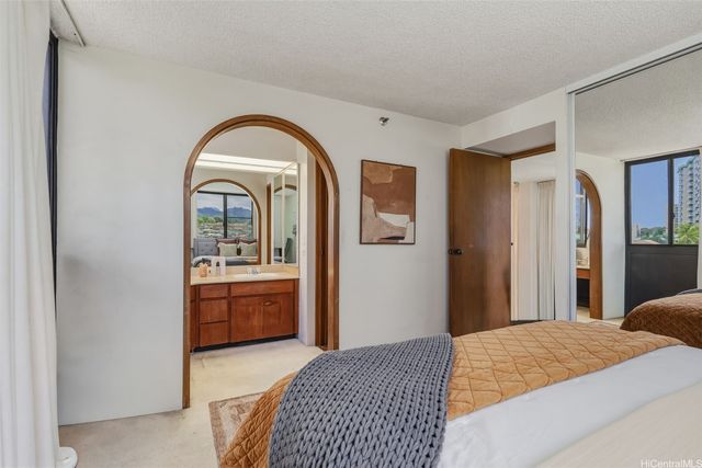 3050 Ala Poha Place 5E, Honolulu, HI 96818