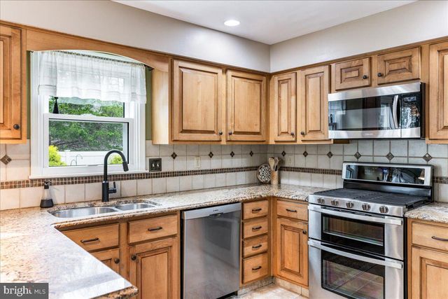 1268 DOGWOOD DR, Jamison, PA 18929