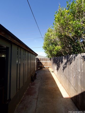 1403 Makamua Street, Pearl City, HI 96782