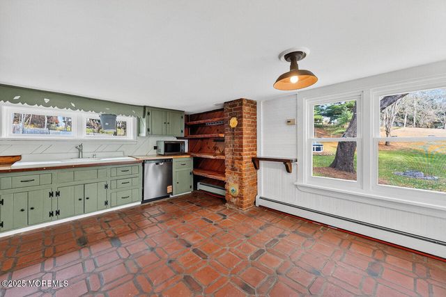28 Old Clinton Road, Raritan Twp, NJ 08822