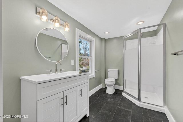 28 Old Clinton Road, Raritan Twp, NJ 08822