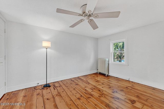 28 Old Clinton Road, Raritan Twp, NJ 08822