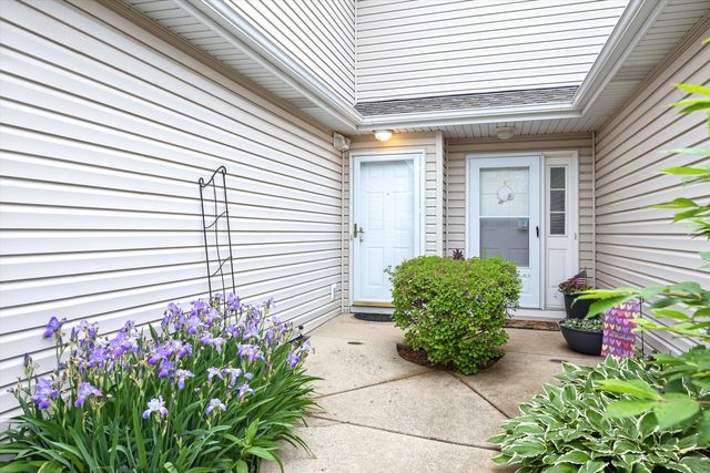 1673 Waterford Road, North Aurora, IL 60542