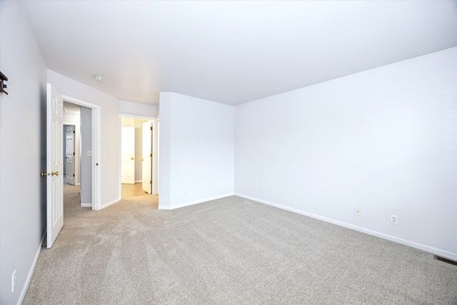 1673 Waterford Road, North Aurora, IL 60542