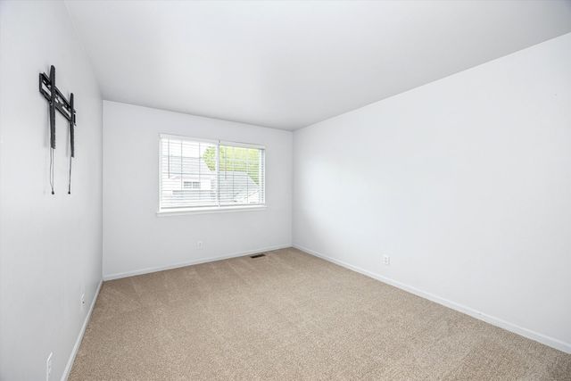 1673 Waterford Road, North Aurora, IL 60542