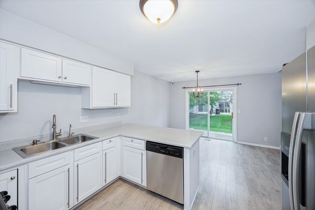 1673 Waterford Road, North Aurora, IL 60542
