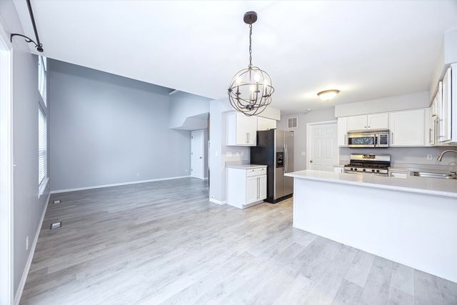 1673 Waterford Road, North Aurora, IL 60542