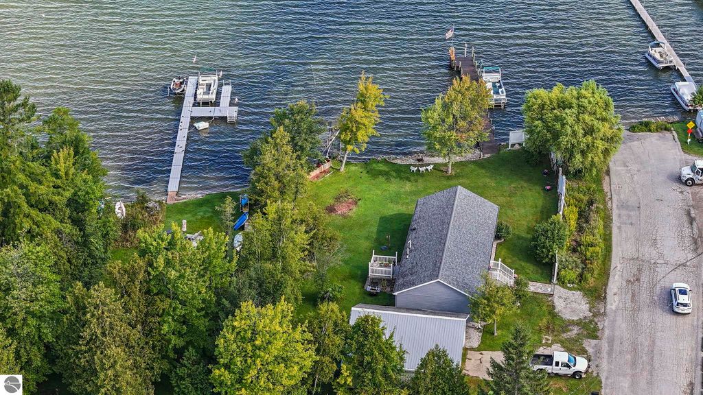 Image 14 of property listing at 9850 S Perrins Landing Drive, Traverse City, MI 49684