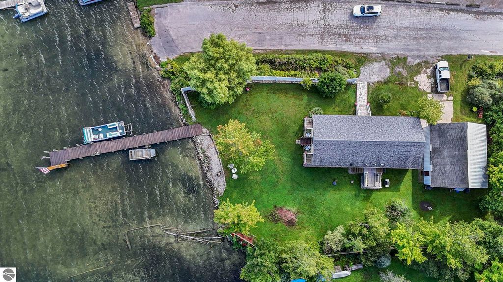 Image 4 of property listing at 9850 S Perrins Landing Drive, Traverse City, MI 49684